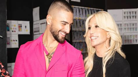 maluma e donatella versace stanno insieme|Maluma è il nuovo volto di Versace Man .